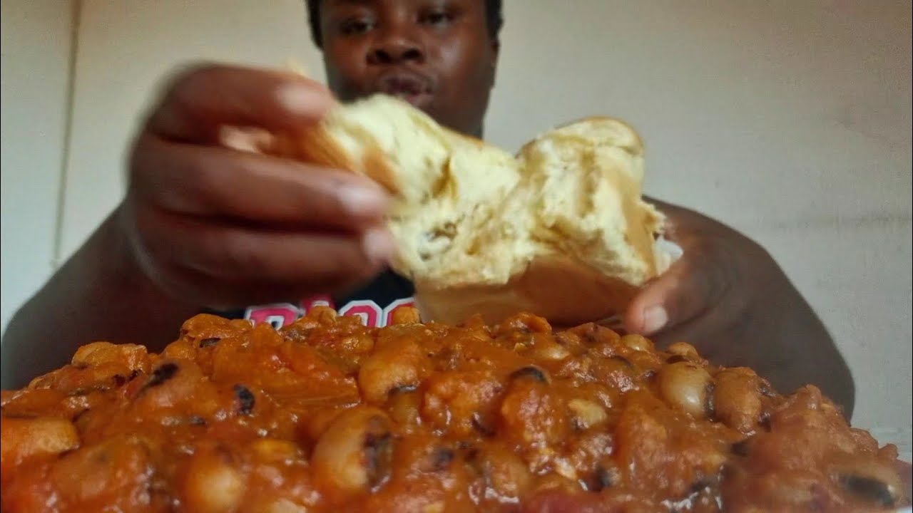 Eat with me African food Beans and bread #mukbang #highlights #nigerianfood