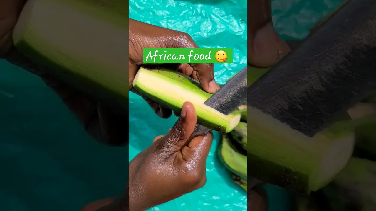 African food!peeling matooke. African village food.Ugandanfood#easy #recipe #africanfood #matooke